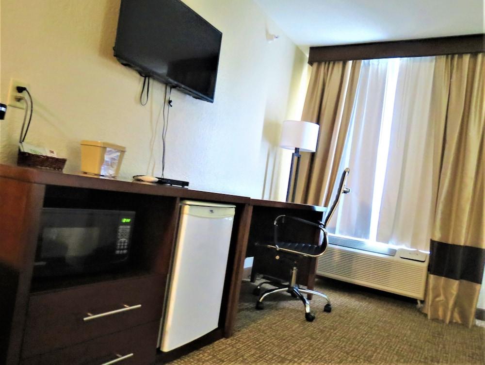 Comfort Inn & Suites Fairborn Near Wright Patterson Afb מראה חיצוני תמונה
