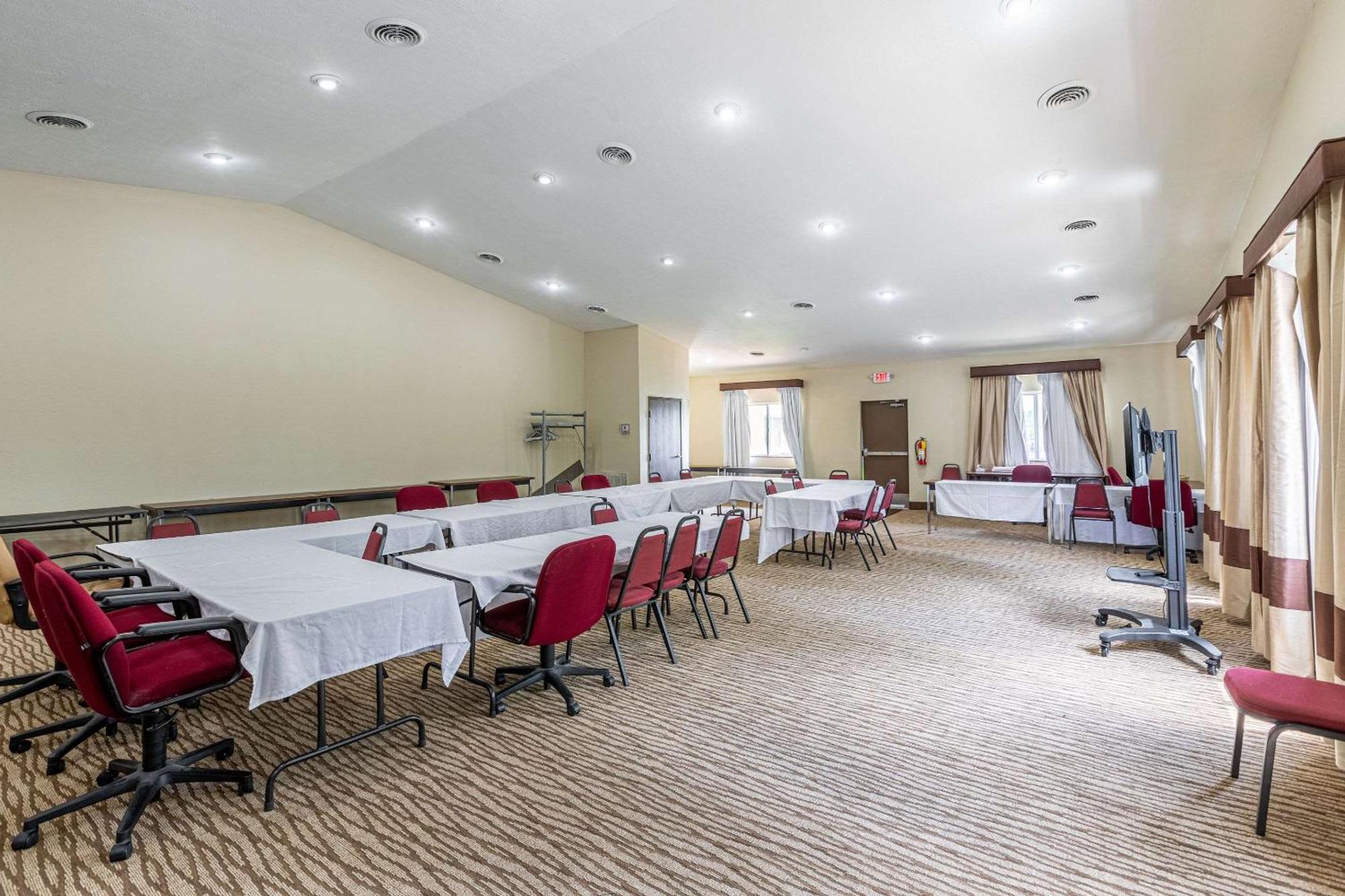Comfort Inn & Suites Fairborn Near Wright Patterson Afb מראה חיצוני תמונה