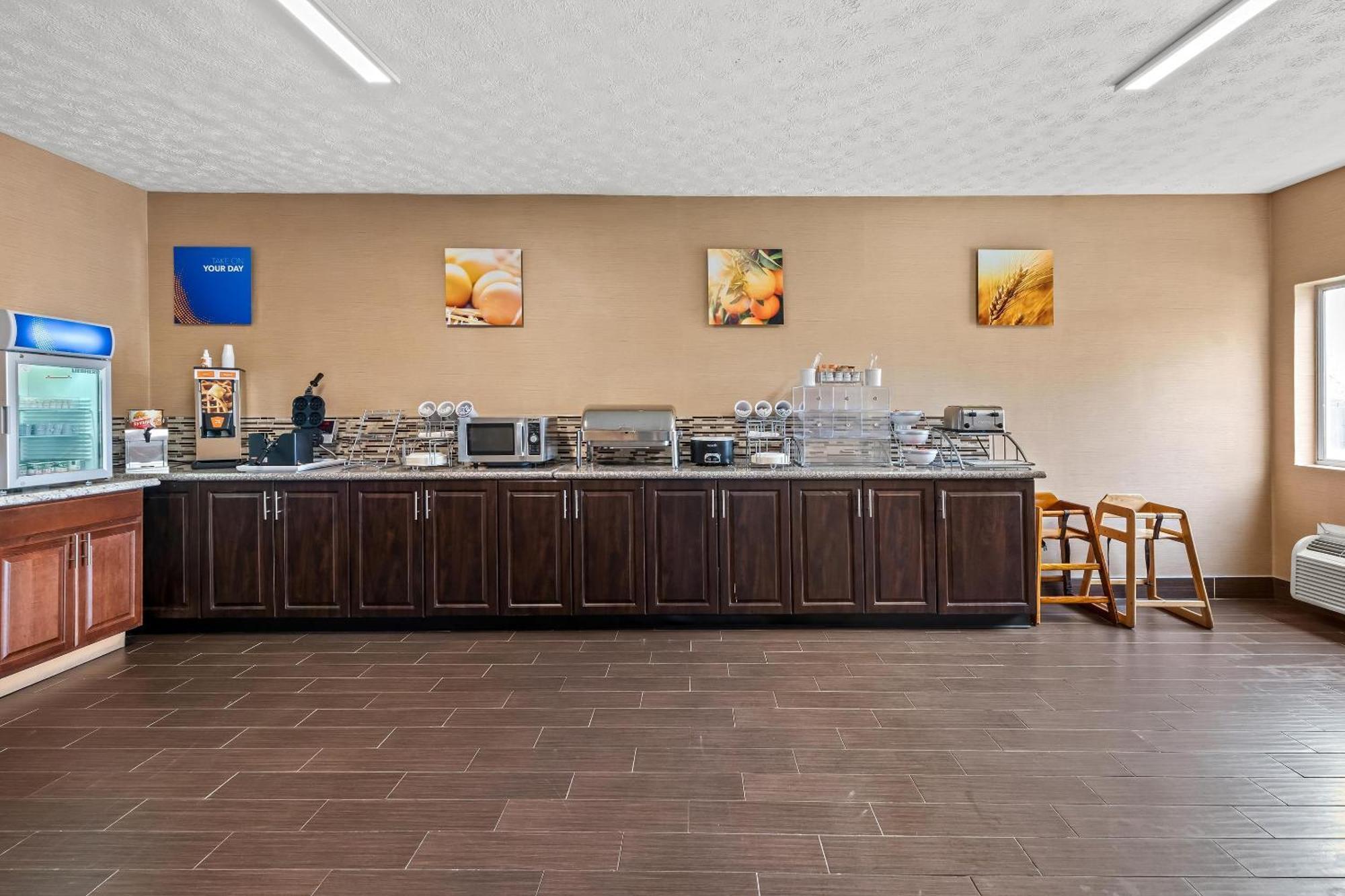 Comfort Inn & Suites Fairborn Near Wright Patterson Afb מראה חיצוני תמונה