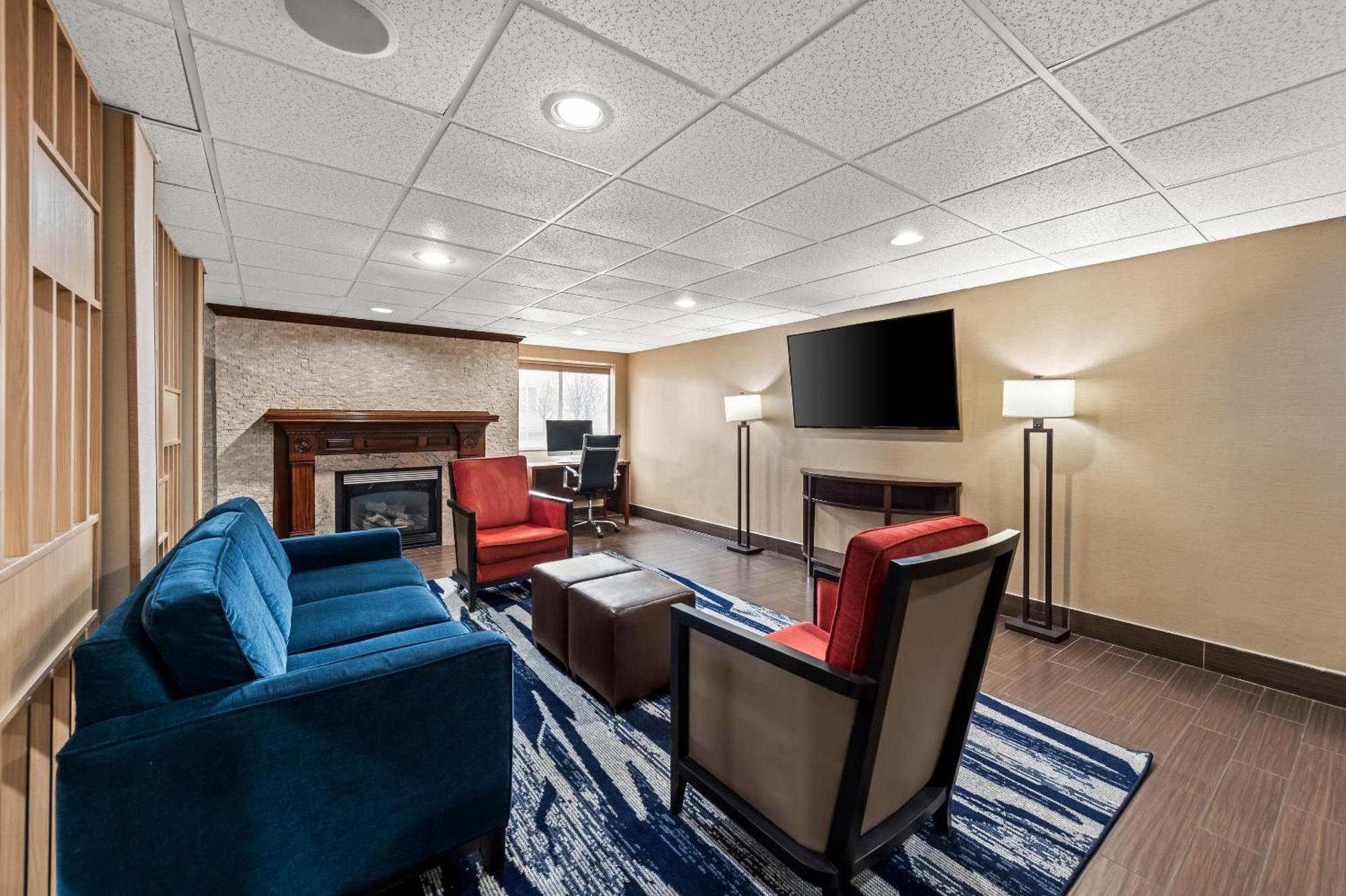 Comfort Inn & Suites Fairborn Near Wright Patterson Afb מראה חיצוני תמונה