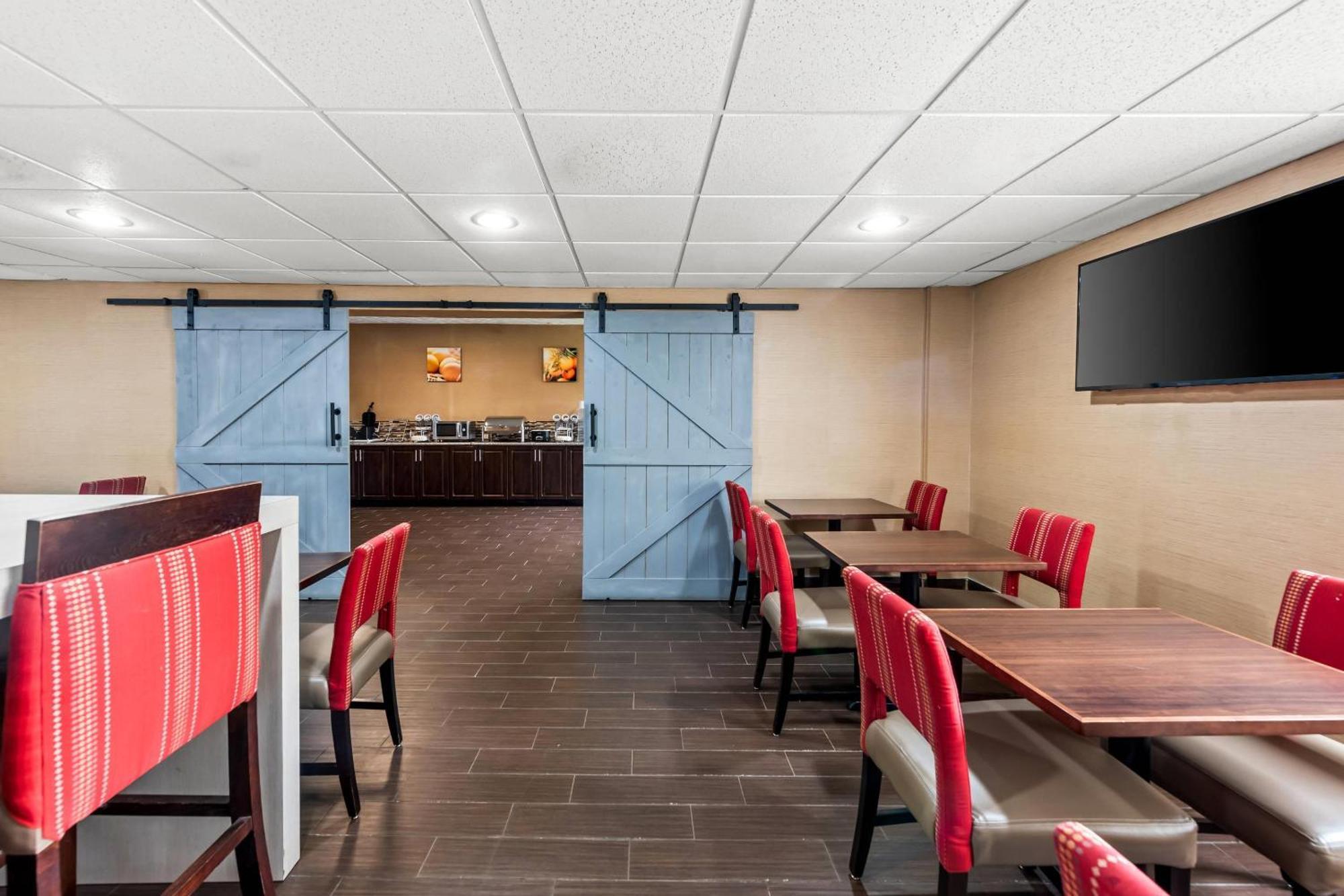 Comfort Inn & Suites Fairborn Near Wright Patterson Afb מראה חיצוני תמונה